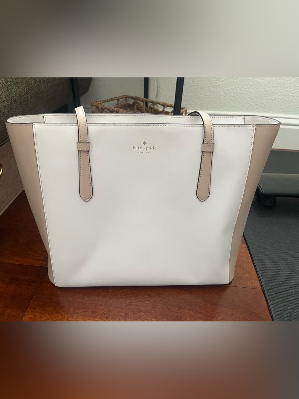 👜 Kate Spade New York Leather Tote – Cream & Beige